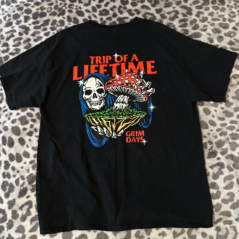 black graphic tee